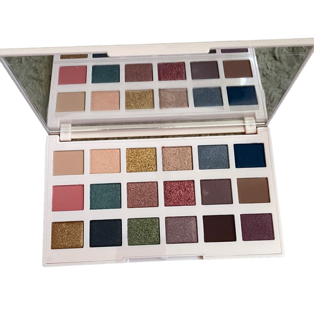 New Ciate Makeup The Editor Eyeshadow Palette